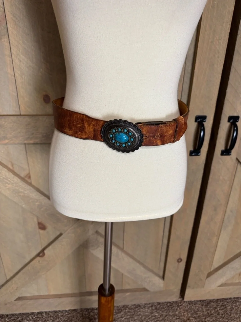 Brown distressed leather belt with torquoise color stones on metal buckle Sz 32